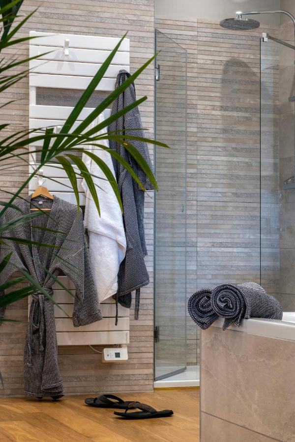 לה רושל Escale Rochelaise B&B, Spa Bain Nordique Et Sauna Tonneau מראה חיצוני תמונה
