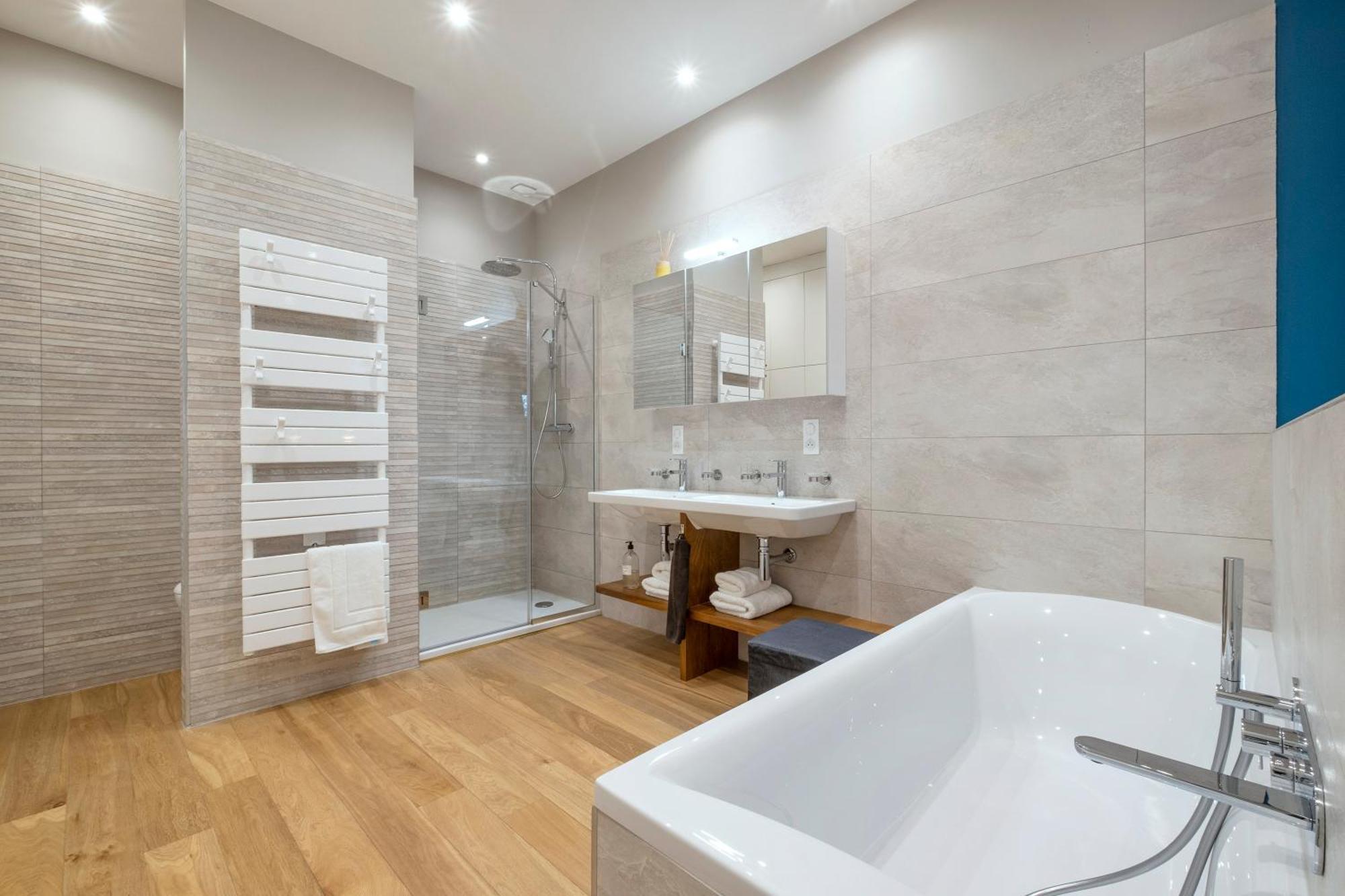 לה רושל Escale Rochelaise B&B, Spa Bain Nordique Et Sauna Tonneau מראה חיצוני תמונה
